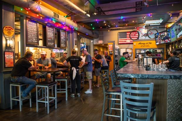 Football and wings: 15 fantastic Bay Area game