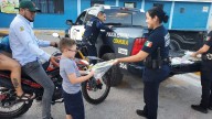 Policía Civil Coahuila entrega paquetes de útiles escolares en diversas colonias