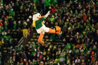 Oregon Ducks football favored by 5 scores against Oregon State Beavers