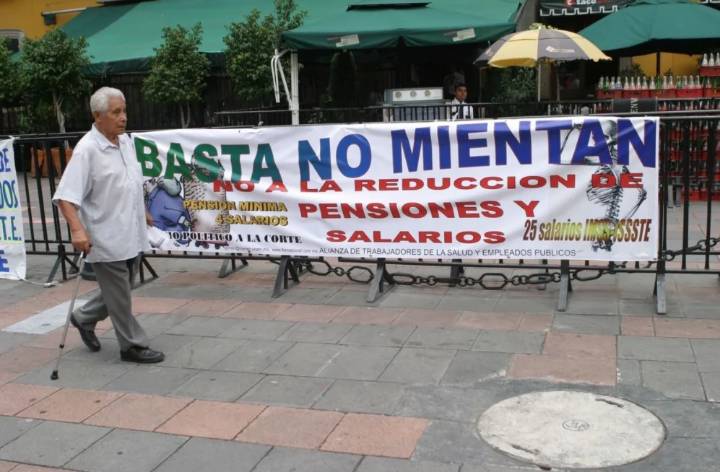 Exigen trabajadores del IMSS-Bienestar regularizar sus cambios de adscripción
