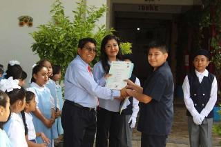 Alumnos reciben certificación de Cambridge iniciando ciclo escolar