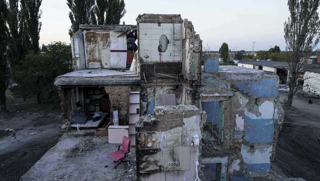 Russia strikes Ukrainian government building for first time, in largest air attack of war
