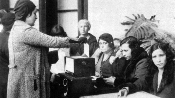 Efemérides 1 de octubre: La aprobación del voto femenino por parte del Gobierno de la Segunda República