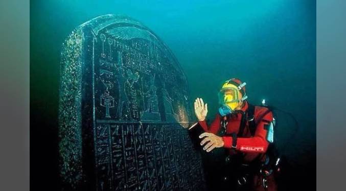 Egipto desvela los asombrosos vestigios de una ciudad ancestral hundida hace más de 2.000 años en las costas de Alejandría