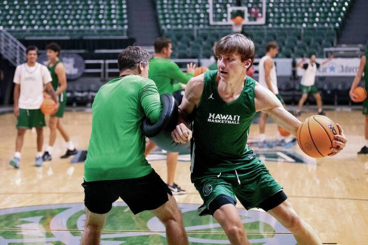 Ganot welcomes 9 newcomers, key returnees as UH hoops opens practice
