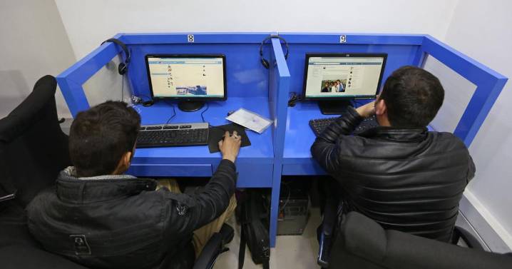 Líder talibán prohíbe conexión wifi en una provincia afgana para "prevenir la inmoralidad"
