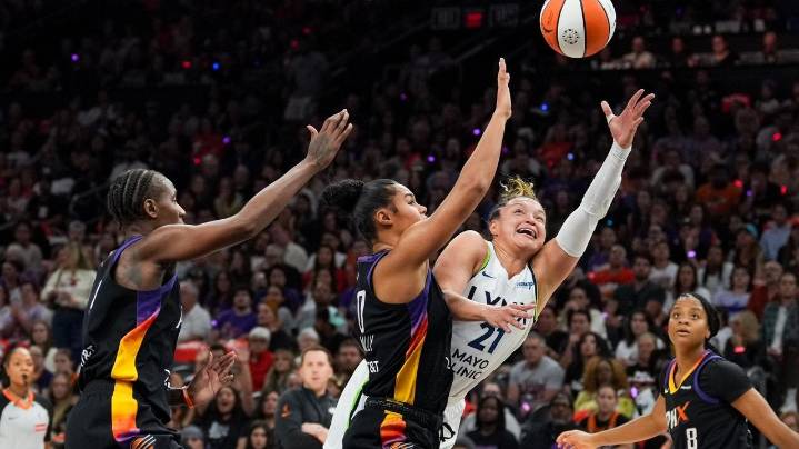 Mercury overcome 13-point deficit in 4th quarter, beat Lynx 86
