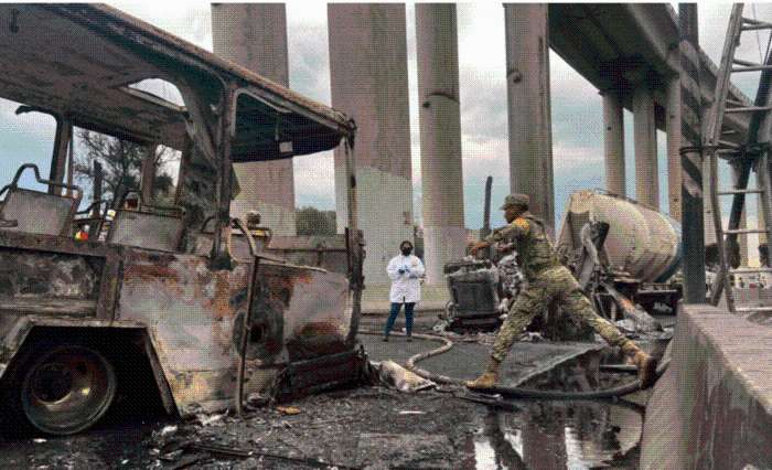 Muertos por explosión de pipa de gas en Iztapalapa suben a 19