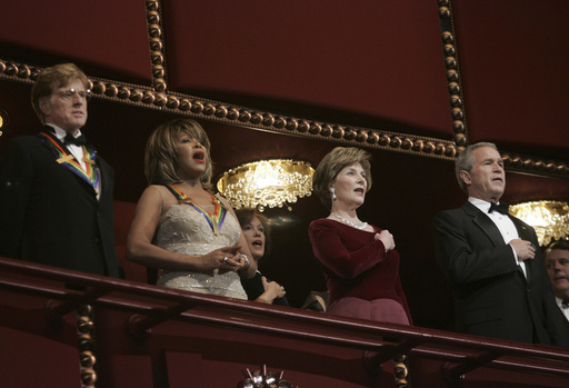 Fotos AP: La vida del director galardonado con el Oscar y activista Robert Redford
