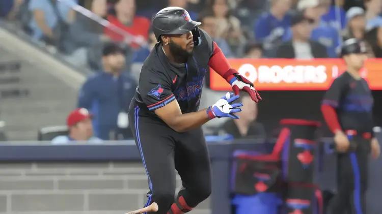 Vladimir Guerrero Jr. impulsa a los Azulejos con tres hits ante Orioles