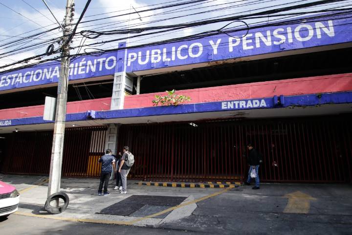 Buscan senadores frenar abusos en estacionamientos; eliminar cobro por hora o fracción