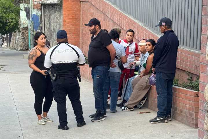 Atropellan a un adulto mayor al intentar cruzar la calle en el Centro