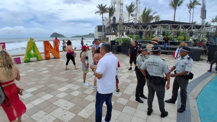 Clausuran escenario de Pancho Barraza en el malecón