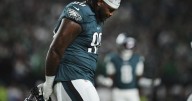 Cowboys vs. Eagles: Carter ejected for spitting on Prescott