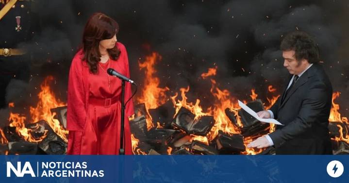Cristina Kirchner a Milei: "¡La vas a chocar mal! Quemaste los libritos de la escuela austríaca"