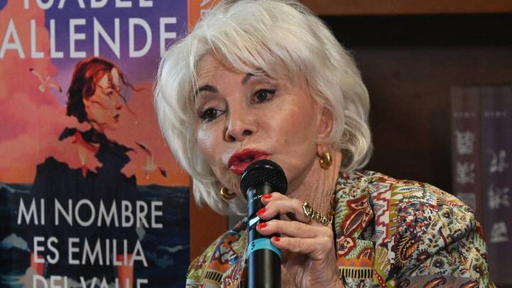 Escritora chilena Isabel Allende compara centros para migrantes en EEUU con "campos de concentración"