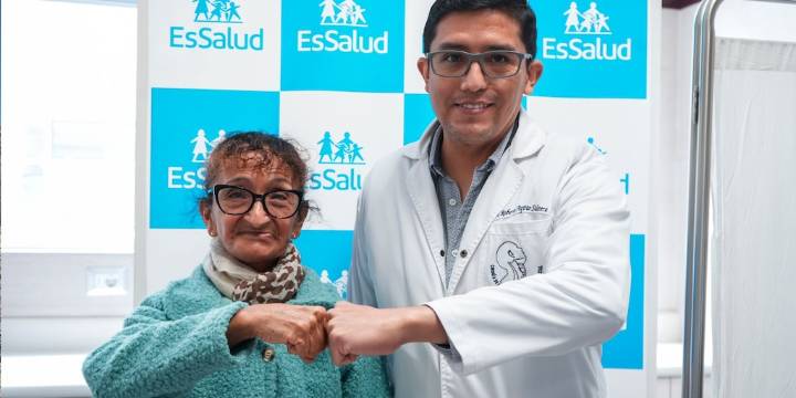 Paciente de 72 años supera cáncer de lengua: Cirugía de alta complejidad en EsSalud le devolvió la voz