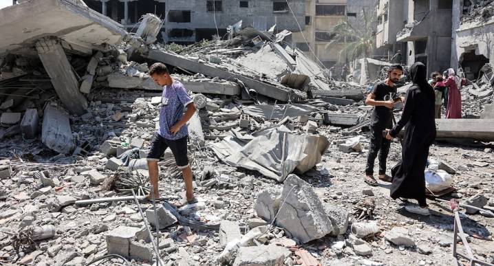 Israel destruye otro gran edificio de viviendas en ciudad de Gaza, el tercero en tres días