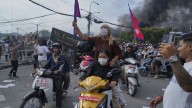 Manifestantes incendian edificios en Nepal durante protesta contra prohibición de redes (Video)
