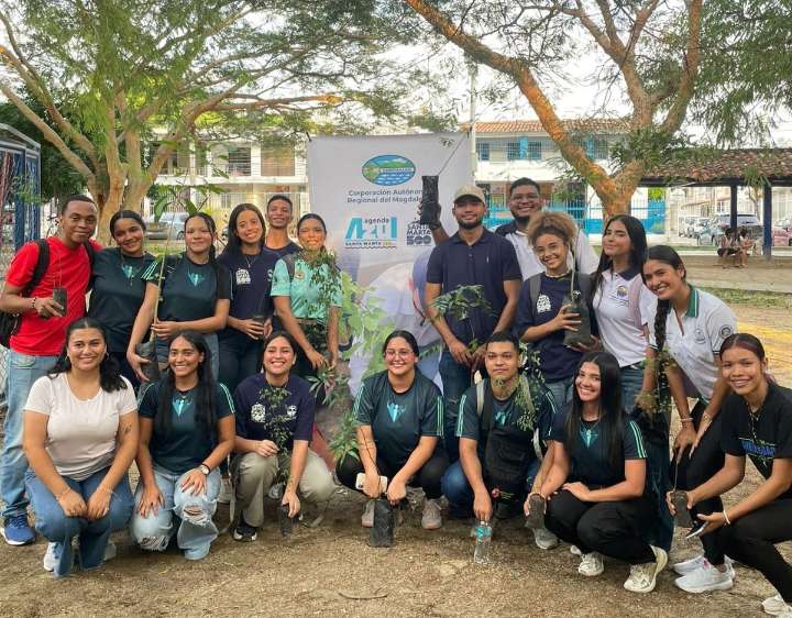 Corpamag impulsa jornada de reforestación en Villa Alejandría en el marco de la Agenda Azul Santa Marta 500 Años
