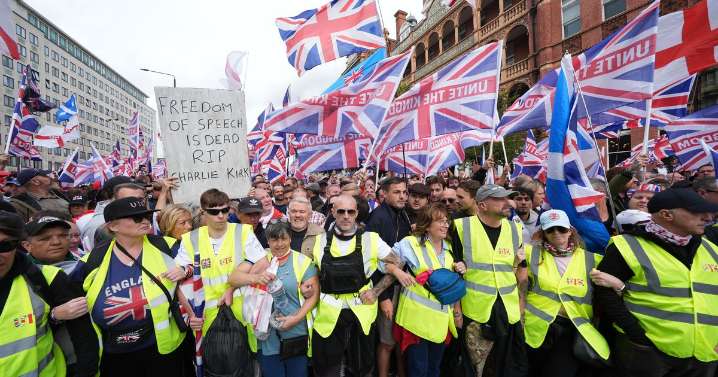 Pictures show Tommy Robinson protestors as thousands descend on Central London