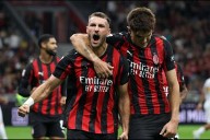 Saca Santi Giménez a su equipo de la sequía goleadora