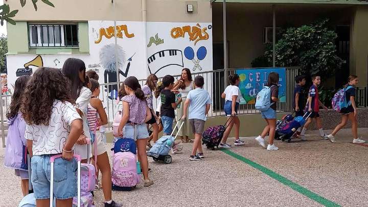 Las familias apoyan la demanda de otro colegio en Alzira para evitar la "masificación" en las aulas