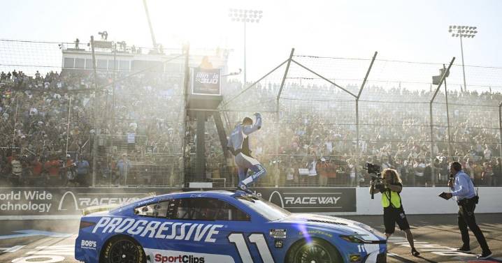 Hamlin earns to victory at Enjoy Illinois 300