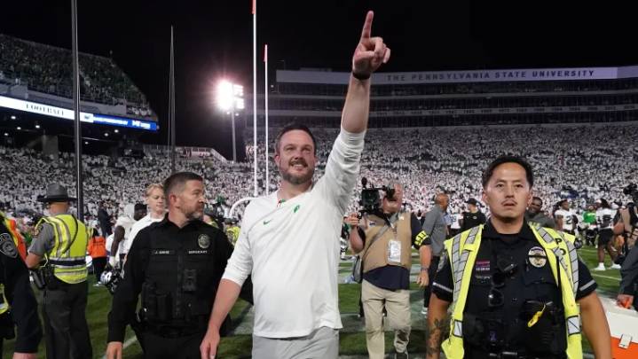 Oregon's Dan Lanning fires massive shot at Penn State's whiteout crowd following huge win