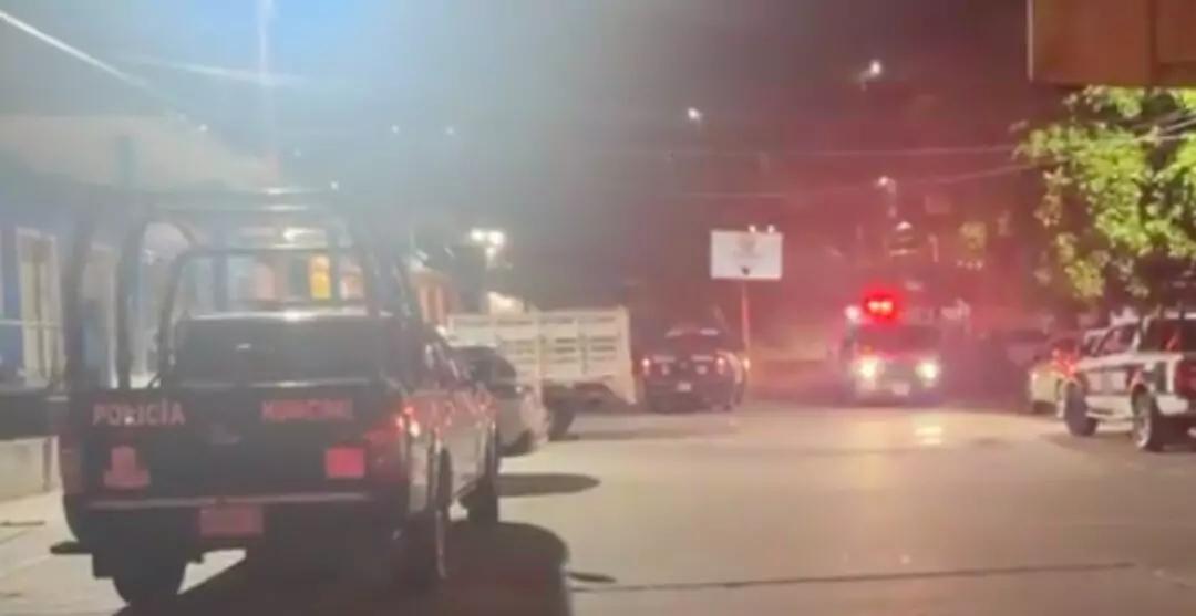 ¡Matan a empleado municipal y balean a mujer y niña!