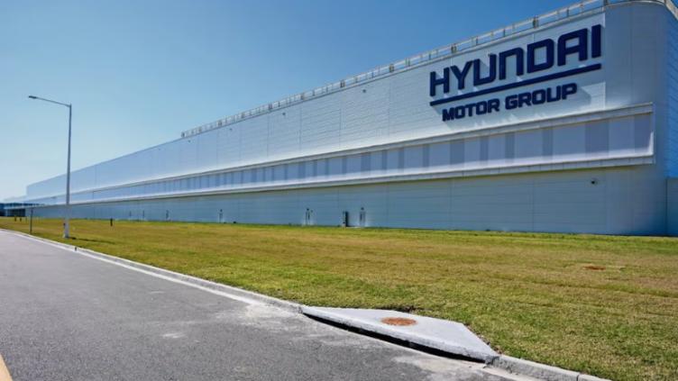 Redada masiva en planta Hyundai de EU; detuvieron 475 surcoreanos