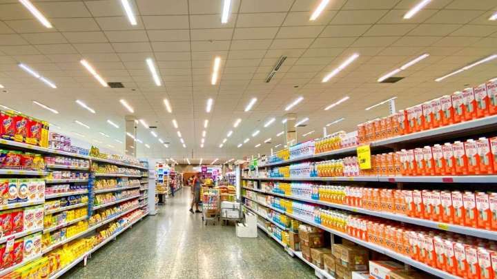 Cencosud buscaría comprar los activos de reconocida marca de supermercados en Argentina