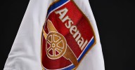 Excanterano del Arsenal muere tras una lesión cerebral en un partido