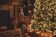 Save Money This Christmas: 7 Easy Ways