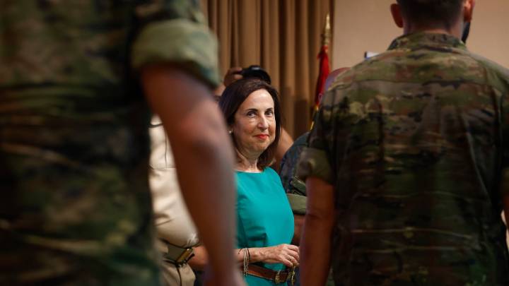 El avión en que el que viaja Margarita Robles a Lituania sufre un intento de "perturbación" de Rusia