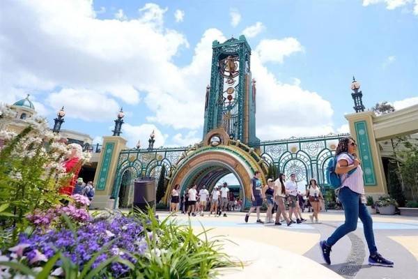 Muere hombre en montaña rusa en Florida