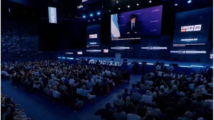 Milei participó por video de un acto de Vox en Madrid y homenajeó a Charlie Kirk