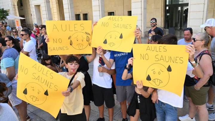 Continúan las protestas por el calor en las aulas de Alicante