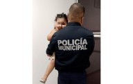 Buscan a familiares de niña de 3 años que estaba sola en la calle