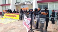 POLICÍAS DE CUAUTITLÁN ARREMETIERON CONTRA MANIFESTANTES
