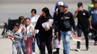 Trabajadores hispanos en EE.UU. mantienen los ingresos más bajos