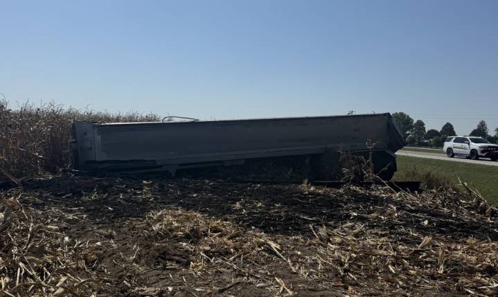 Edwards County semi driver dies in Knox County crash