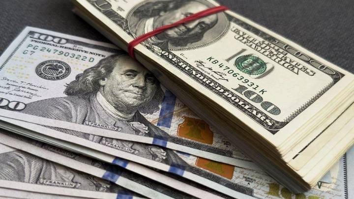 Dólar: a cuánto llegará el tipo de cambio para fines de 2025, según los datos del Presupuesto