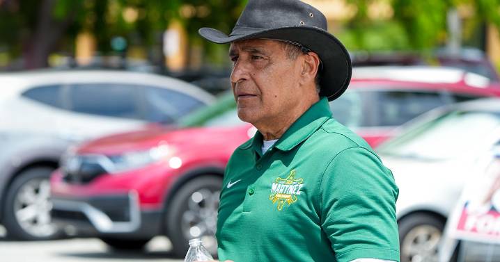 Condenan al excomisionado Joe Martínez a casi tres años de prisión