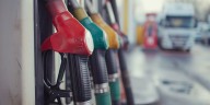 El gobierno pospuso otra vez la actualización de los impuestos a los combustibles: cuánta recaudación resignó en lo que va del año