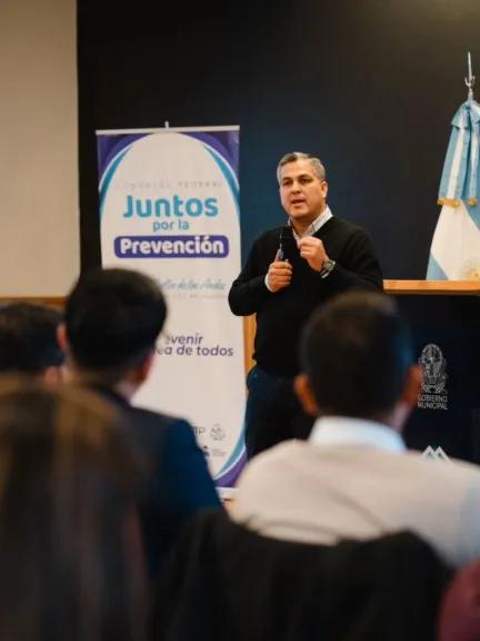 En escuelas y clubes capacitan en la prevención de adicciones