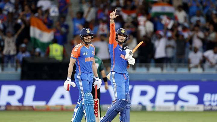 Abhishek Storm Blows Away Pakistan!