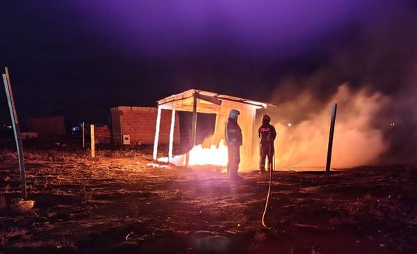 Se incendió una estructura precaria en Chacra 8