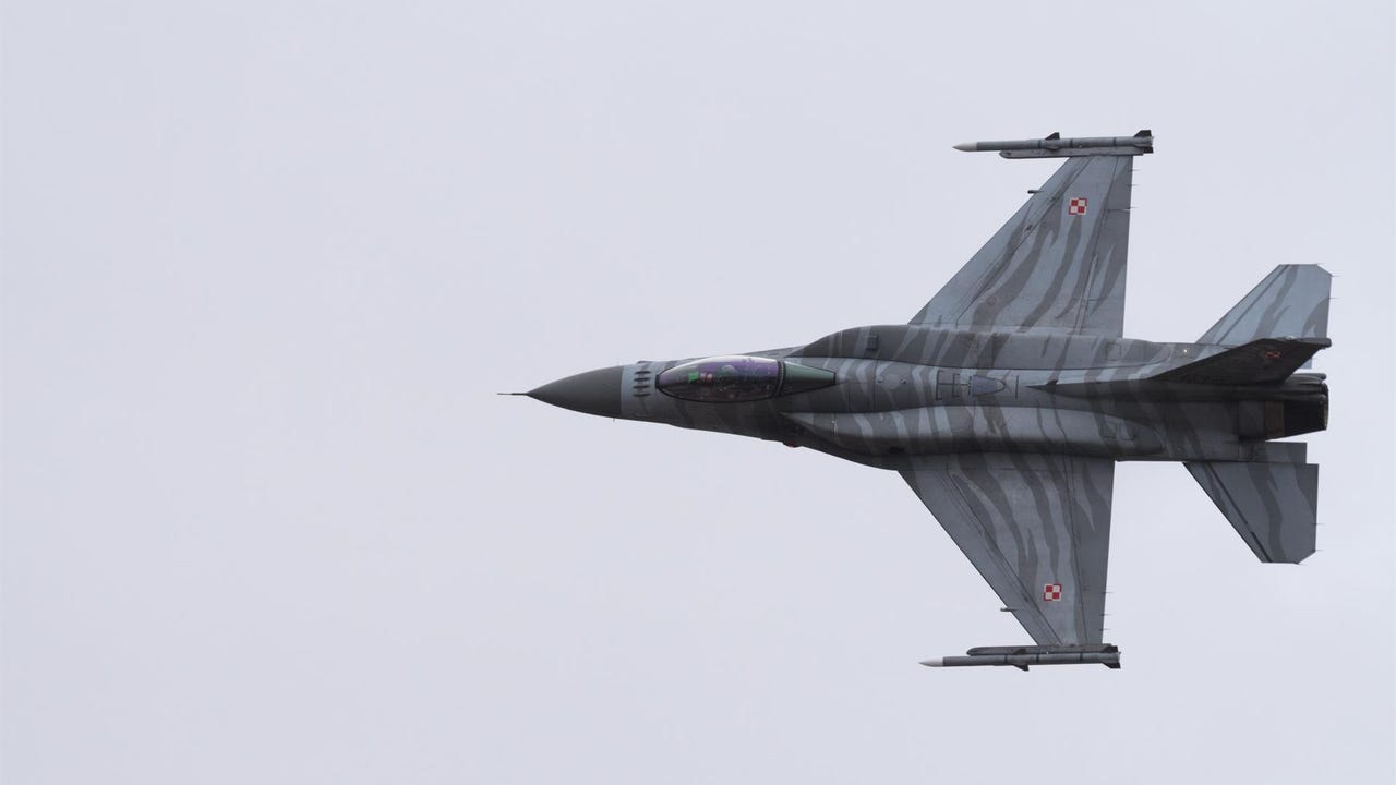 Polonia despliega cazas, cierra temporalmente su espacio aéreo y activa sus sistemas de defensa ante Rusia