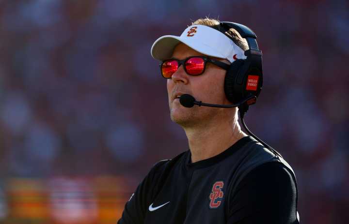 Lincoln Riley Drops Huge Update on Key USC Starter After Major Barry Odom Admission Lincoln Riley's clean sheet record may get hit with a roadblock as key OL starter remains available amid rival team'
